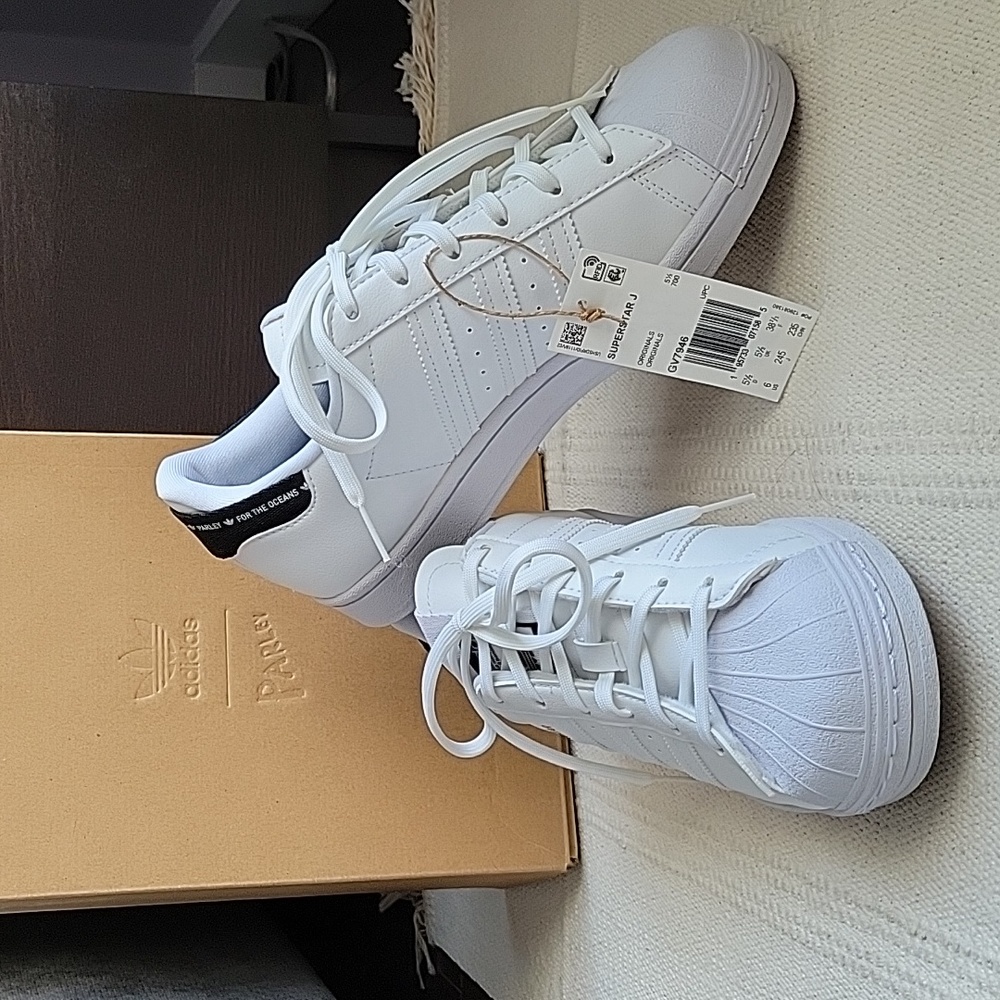 NEW!! Adidas Superstar sneakers